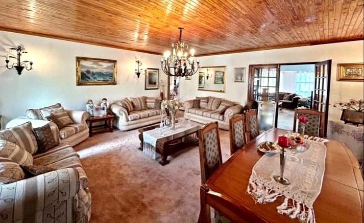 6 Bedroom Property for Sale in Heuwelsig Free State